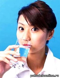 Чтобы организм не изнемогал от жажды и не обезвоживался во время японской и любой другой диеты – пейте воду